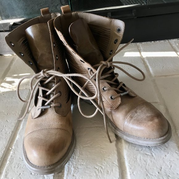 Beige Boots in US Size 8M (39) by Sam Edelman - Picture 2 of 6